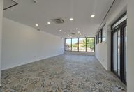 900 €, Spațiu comercial