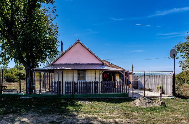 Casă cu teren generos și priveliște panoramică – Lipova anunturi imobiliare Arad