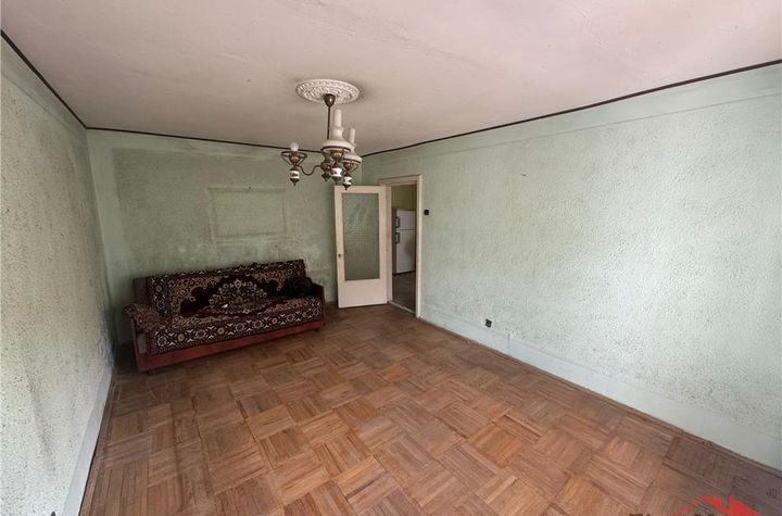Apartament 3 camere de vanzare GARA - Vrancea anunturi imobiliare Vrancea