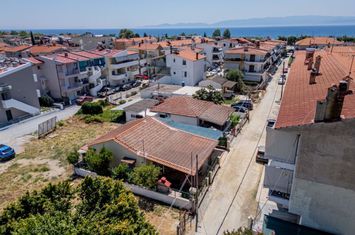 Casă mobilată 66 mp, 150 m de plajă — Paralia Ofriniou anunturi imobiliare Grecia