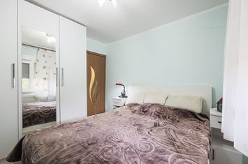 Apartament, la etajul 1, cu balcon spre zona verde, malul Muresului anunturi imobiliare Arad