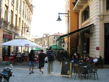 Spaţiile comerciale din centrul vechi al Bucureştiului sunt aur curat pentru comercianţi