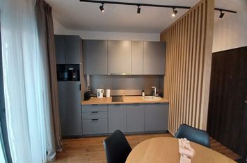 Chirie, ap 2 camere, ultracentral, parcare. 500 E /lună. Comision 0 anunturi imobiliare Bihor