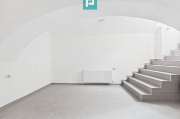 Spațiu comercial strada Cozia. anunturi imobiliare Arad