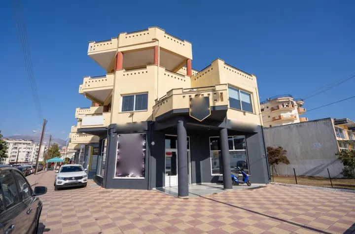 Spațiu comercial pe 2 niveluri, 209 mp, Drama anunturi imobiliare Grecia