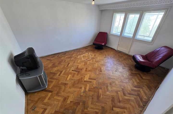 Apartament 3 camere de vanzare MICRO 16 - Satu Mare anunturi imobiliare Satu Mare