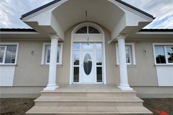 Casă - 4 camere de vanzare EXTERIOR NORD - Vrancea anunturi imobiliare Vrancea