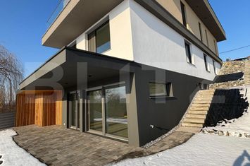 Vilă - 8 camere de vanzare SUCEAVA - Suceava anunturi imobiliare Suceava