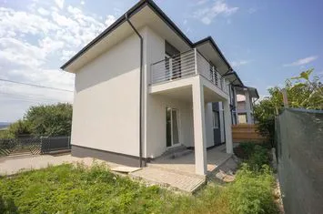 Vilă - 4 camere de vanzare LUNCA CETATUII - Iasi anunturi imobiliare Iasi