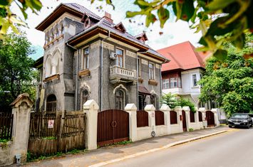 Vilă - 8 camere de vanzare KISELEFF - Bucuresti anunturi imobiliare Bucuresti