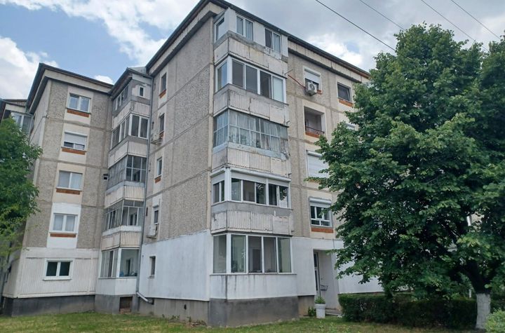 Apartament 3 camere,3 balcoane Dragos Voda. 89 500 E (neg). Comision 0 anunturi imobiliare Bihor