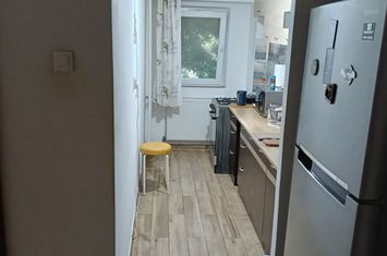 Vitan Mall , metroul Timpuri Noi, Vlaicu Voda-garsoniera etaj 4 din 8 anunturi imobiliare Bucuresti