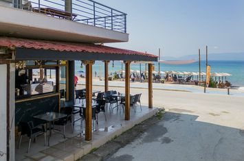 Spațiu comercial 54,9 mp cu front la mare, Paralia Ofriniou anunturi imobiliare Grecia