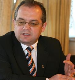 Emil Boc face bilanţul Primei Case
