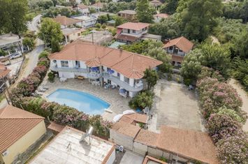 Clădire cu 6 apartamente în Paralia Vrasnon anunturi imobiliare Grecia