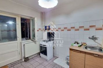 Apartament cu 2 camere, decomandat, etaj 1, zona Cal. Aradului anunturi imobiliare Timis