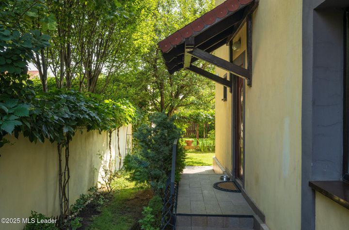 OTOPENI - MARIN SORESCU , CASA IN TRIPLEX 150 MP, LOT 300 MP! anunturi imobiliare Bucuresti