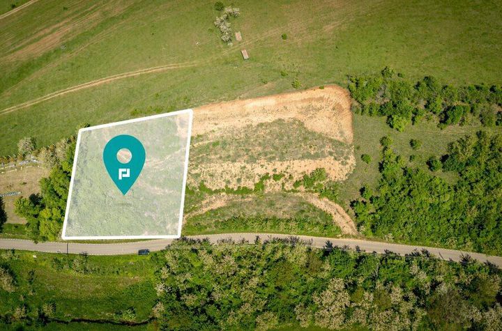 Teren extravilan în vecinătatea Mănăstirii Feredeu anunturi imobiliare Arad