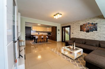 Vilă - 5 camere de vanzare CRISTIAN - Sibiu anunturi imobiliare Sibiu