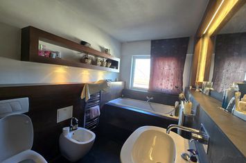 Vanzare apartament, 65 mpu Stefan Cel Mare nr 16, bloc 1984 anunturi imobiliare Bucuresti