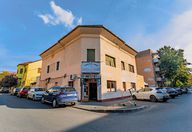 900 €, Spațiu comercial