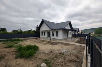 Casă - 3 camere de vanzare BACAU - Bacau anunturi imobiliare Bacau