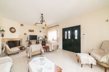 Mezonetă 3 niveluri, 130 mp — Nea Peramos, 50 m de mare anunturi imobiliare Grecia