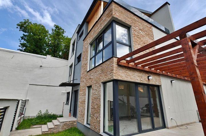 Vila noua de inchiriat, parcari, zona Platinia/Cluj Arena anunturi imobiliare Cluj