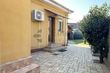 Casa singura in curte de vanzare ultracentral in Oradea anunturi imobiliare Bihor