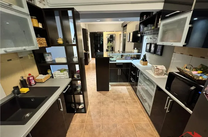 Apartament 3 camere de vanzare CENTRAL - Vrancea anunturi imobiliare Vrancea