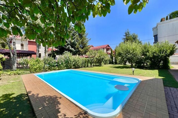 Vila cu piscina, curte generoasa, zona Iancu Nicolae anunturi imobiliare Bucuresti