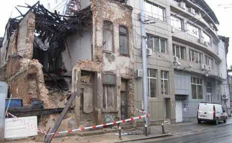 Consolidarea clădirilor cu risc seismic din Capitală - la pămånt