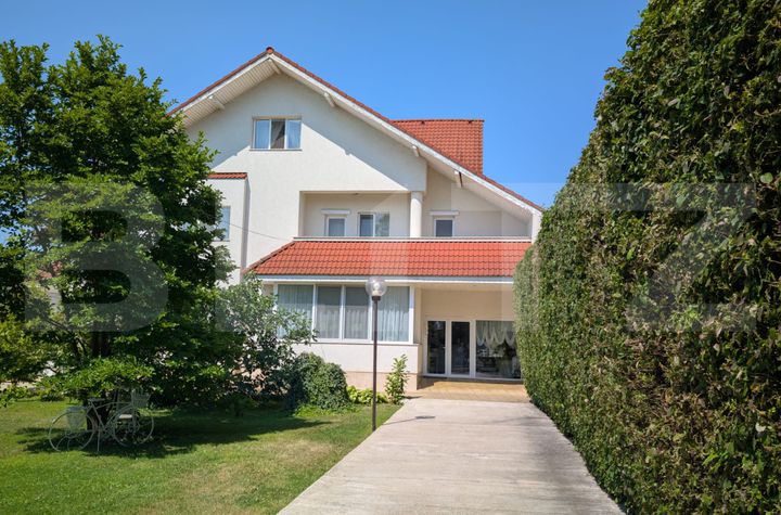 Vilă - 15 camere de vanzare MICRO 6 - Dambovita anunturi imobiliare Dambovita