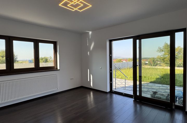 Casă - 4 camere de inchiriat CISNADIE - Sibiu anunturi imobiliare Sibiu