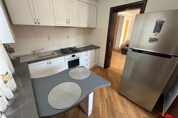 Apartament 3 camere de vanzare EST - Vrancea anunturi imobiliare Vrancea