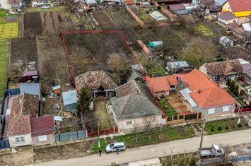 Casă de vanzare cu 3 camere in Chisineu Cris - Locuința ideală pentru anunturi imobiliare Arad