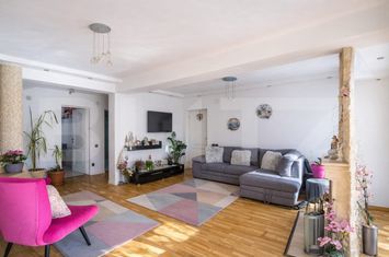 Apartament 3 camere de vanzare BACIU - Cluj anunturi imobiliare Cluj