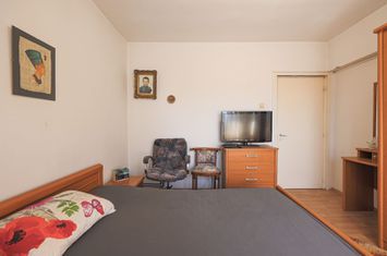 Apartament decomandat cu 3 camere la etajul 3 in zona spitalului anunturi imobiliare Arad