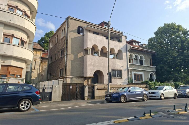 Apartament modest cu 2 camere de inchiriat, la demisol. anunturi imobiliare Bucuresti