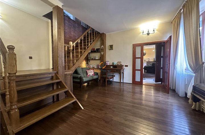 Casă - 5 camere de vanzare ULTRACENTRAL - Bihor anunturi imobiliare Bihor