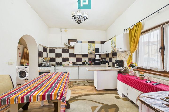 Casa cu 6 camere in Parneava anunturi imobiliare Arad