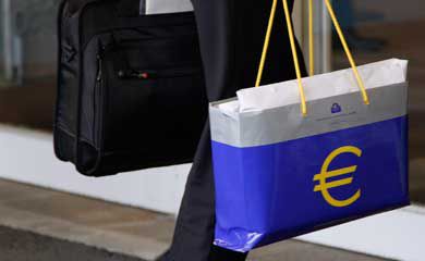 Panică financiară: grecii au retras din bănci peste 700 milioane euro într-o zi