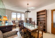 375 €, Apartament 3 camere