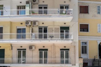 Apartament 2 camere, 66 mp, renovat 2017 anunturi imobiliare Grecia