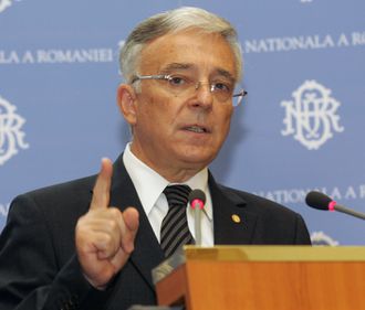 Isărescu: Gradul de îndatorare a populaţiei a ajuns la saturare, creditarea nu mai poate avansa rapid