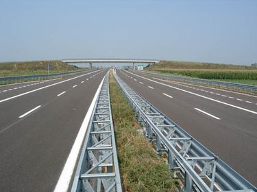 Bulgarii ne presează să finalizăm autostrada care va lega Bucureşti de Grecia şi Turcia