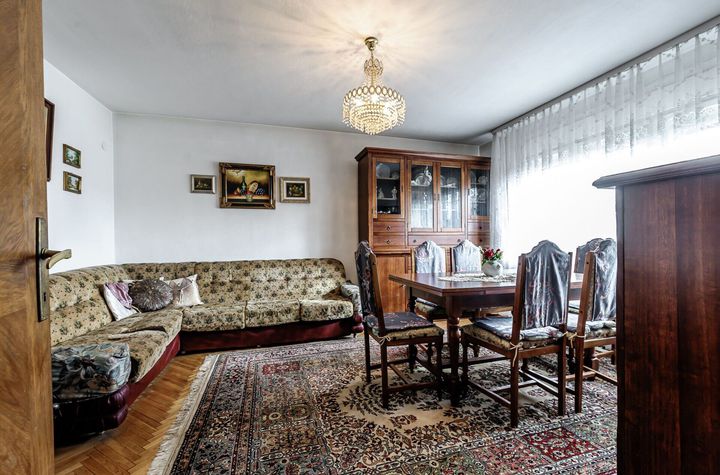 Casă din cărămidă cu 8 camere – zonă liniștită, LIPOVA anunturi imobiliare Arad