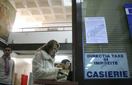 Bucureştenii se grăbesc să-şi plătească impozitele