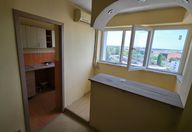 48.000 €, Garsonieră