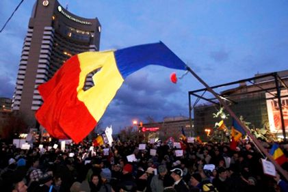 Protestele din România pot afecta cursul, bursa, chiar şi costul creditelor, dacă nu încetează
